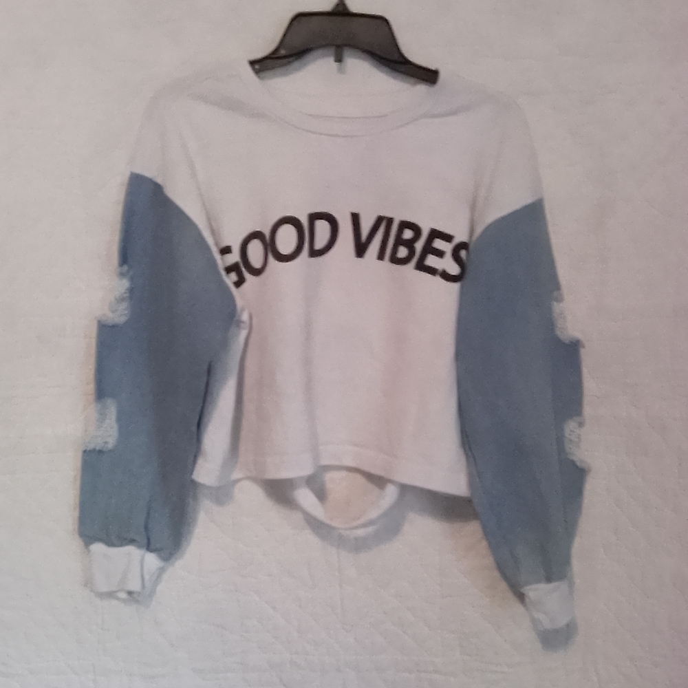 White and Blue 'Good Vibes' Cropped Sweatshirt